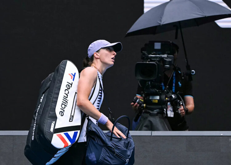 Swiatek's Grand Slam Dream SHATTERED in Melbourne!