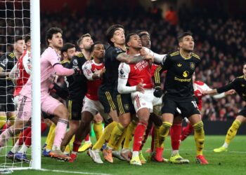 Set-Piece Wrestling Is KILLING Football! 😱