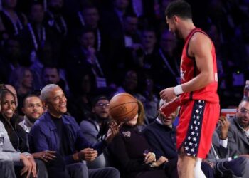 Obama's Insane Sideline Catch Steals All-Star Show!