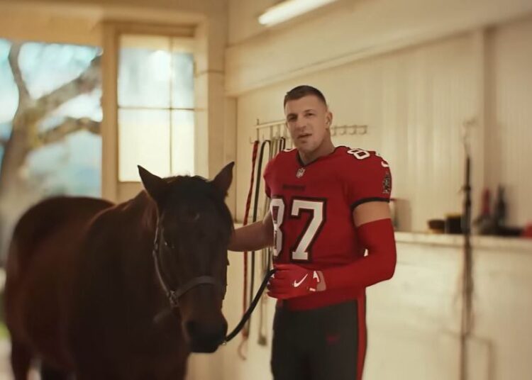 Gronk's Cheeky Reveal & Serena's 34lb Shock Steal Super Bowl!