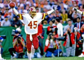 Super Bowl Hero Dies in Tragic House Fire at 62!