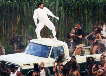 NFL Stars Confess: Bad Bunny's SB Show Was Fire... Even Without Understanding a Word!