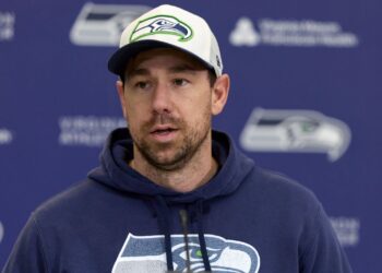 SHOCKING: Raiders Snag Super Bowl Genius Kubiak as HC!