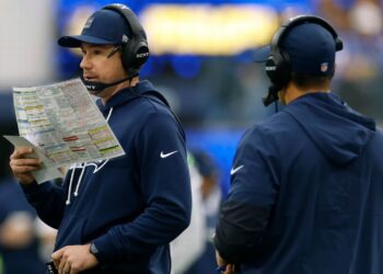 Raiders Snatch Super Bowl Genius Kubiak as HC!