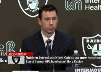 Kubiak's Emotional Seahawks Thanks After SB Win Shocks NFL!