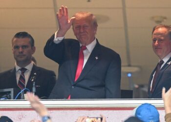 Trump SHOCKS NFL: Pardons 5 Legends' Criminal Past!