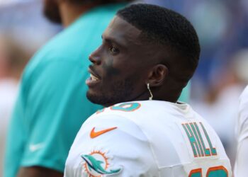 SHOCK: Dolphins CUT Tyreek Hill – Career Finished?!