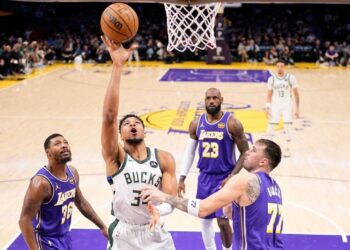 Lakers' Silent Deadline Hides Giannis Bomb! LeBron Exit?
