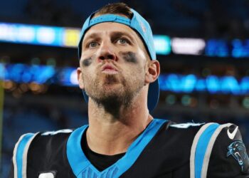 40-Year-Old Long Snapper Defies Odds: JJ Jansen Back for Epic 18th Season!