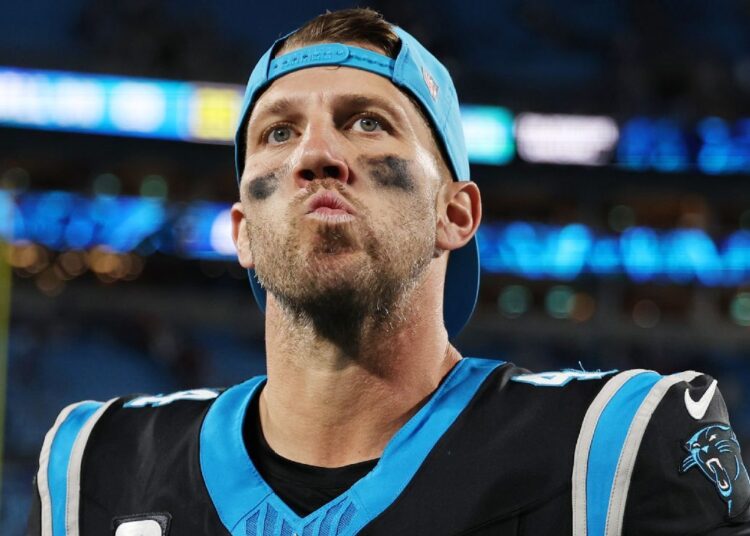 40-Year-Old Long Snapper Defies Odds: JJ Jansen Back for Epic 18th Season!