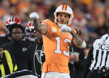 Mike Evans SHOCKS Bucs Nation: 13th Season Coming... But WHERE?!